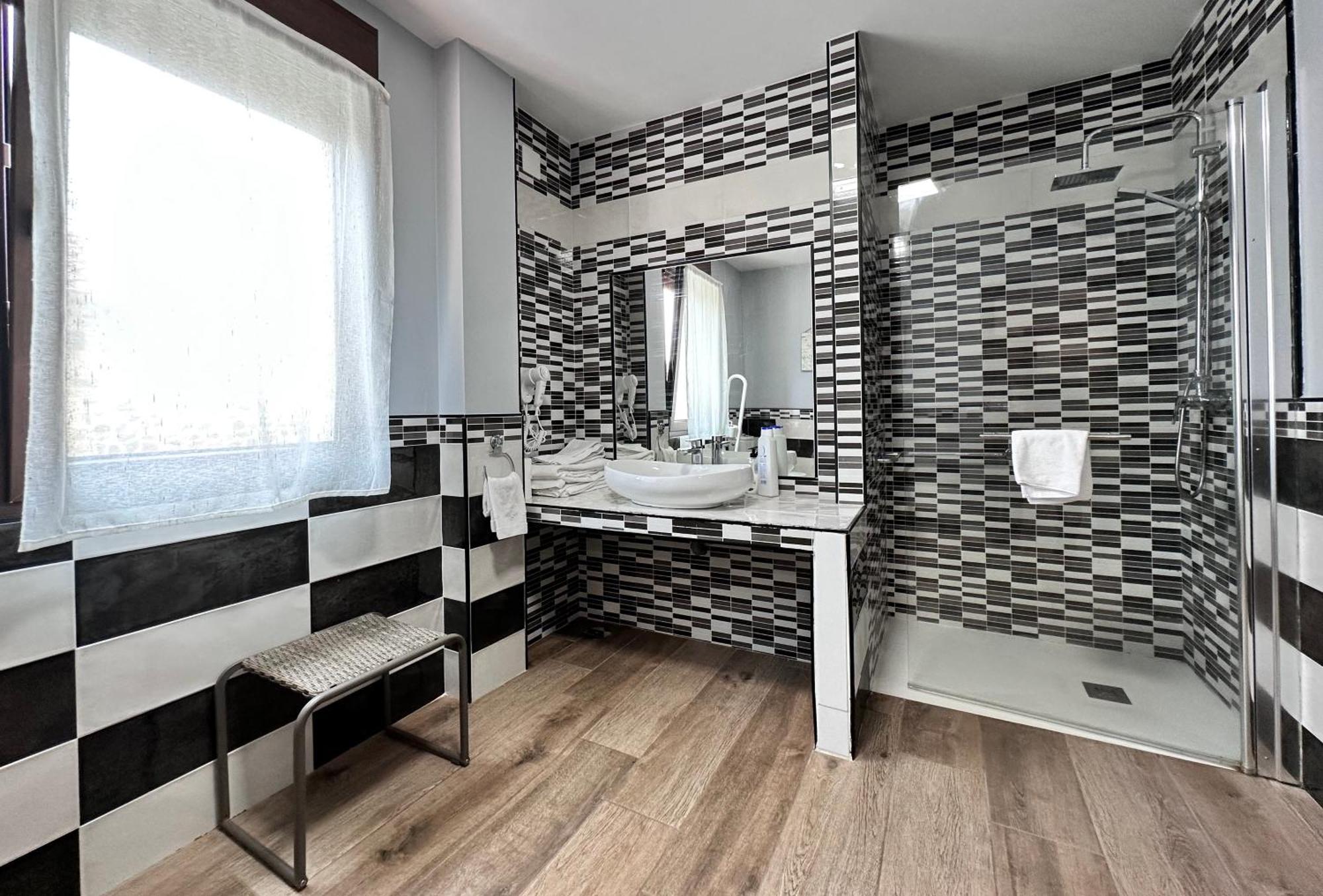 Rurales Aparthotel Sobremazas